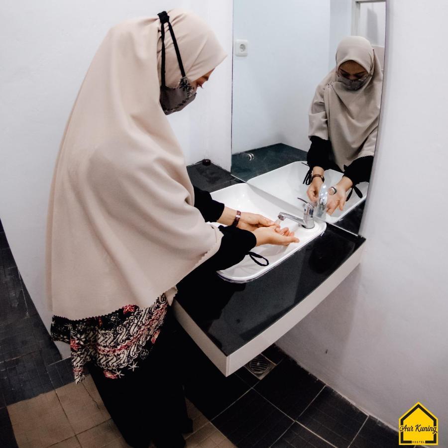 Aur Kuning Hostel Syariah Bukittinggi Exteriör bild